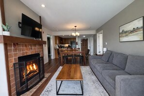 Smart TV, fireplace, table football - Heated Pool Hot Tubs Sauna Gym Deck Mtn Front Appalachian @ Mtn Creek #312 (Vernon)