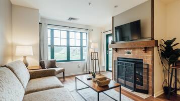 智能电视、壁炉、桌上足球