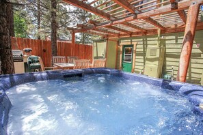 Private spa tub - Bear Trap Cabin - 2BR/1BA/Hot Tub (Big Bear City)