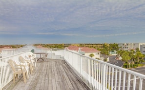 Outdoor dining - Oceanfront Resort ~ 3 Pools ~ Excellent Location (Saint Augustine)