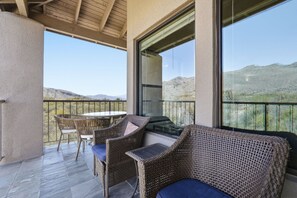 Property grounds - Amazing interior upgrades highlighted by the picture perfect mountain views (Tucson)