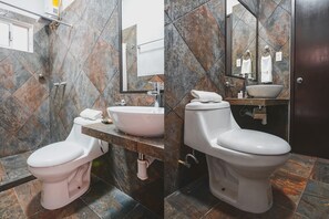 Superior Room, Multiple Beds | Bathroom