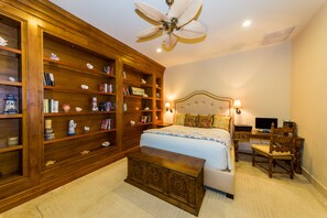 4 Schlafzimmer, Schreibtisch, Bügeleisen/Bügelbrett, kostenloses WLAN