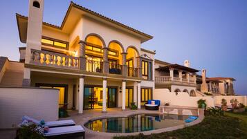 Et oppvarmet basseng