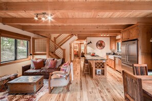 Interior - Allenby by Tahoe Getaways - Dog OK , Close to Northstar! (Tahoe Vista)