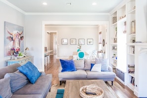 Smart TV, fireplace, DVD player, books