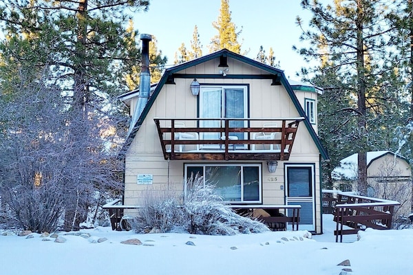 Snow covered Big Bear Cool Cabins, Cardinal Ridge