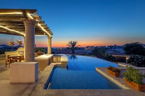 حمّام سباحة مُدفَّأ