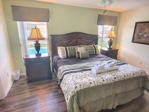 4 bedrooms, iron/ironing board, free WiFi, bed sheets - 5 Star Location, Spacious Executive Pool Home, Pet Friendly. Disney 4 miles (Kissimee)