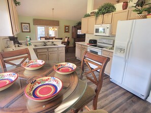 Fridge, microwave, oven, stovetop - 5 Star Location, Spacious Executive Pool Home, Pet Friendly. Disney 4 miles (Kissimee)