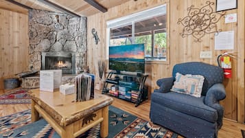 TV, peis og DVD-spiller