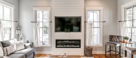 Smart TV, fireplace, DVD player