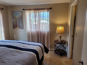 4 bedrooms, desk, iron/ironing board, free WiFi