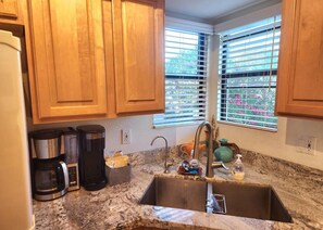 Fridge, microwave, oven, stovetop - Enjoy this quiet 2nd floor condo with a spectacular panoramic mountain view. (Tucson)