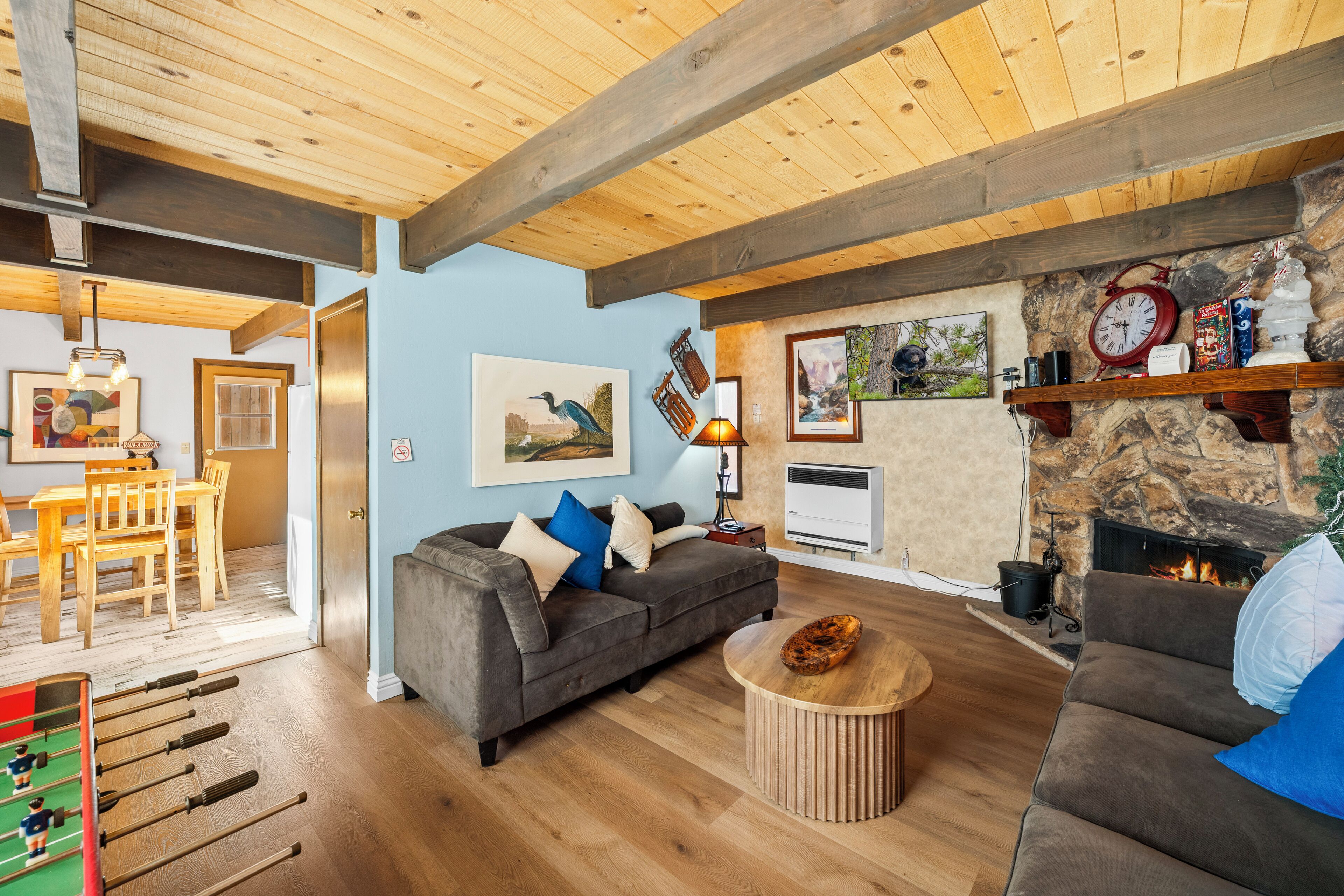 Smart-TV, Kamin, DVD-Player, Tischfußball