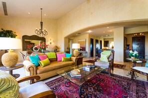 Smart TV, DVD player, books - Resort Living in Ocean View Penthouse at Esperanza (Cabo San Lucas)