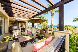 Outdoor dining - Resort Living in Ocean View Penthouse at Esperanza (Cabo San Lucas)
