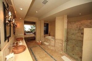 Shower, jetted bath, hair dryer - Resort Living in Ocean View Penthouse at Esperanza (Cabo San Lucas)
