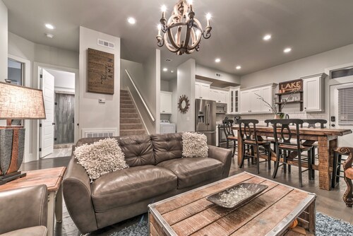 Carton Landing! Anna lasten leikkiä Firefly Park! Kaunis!