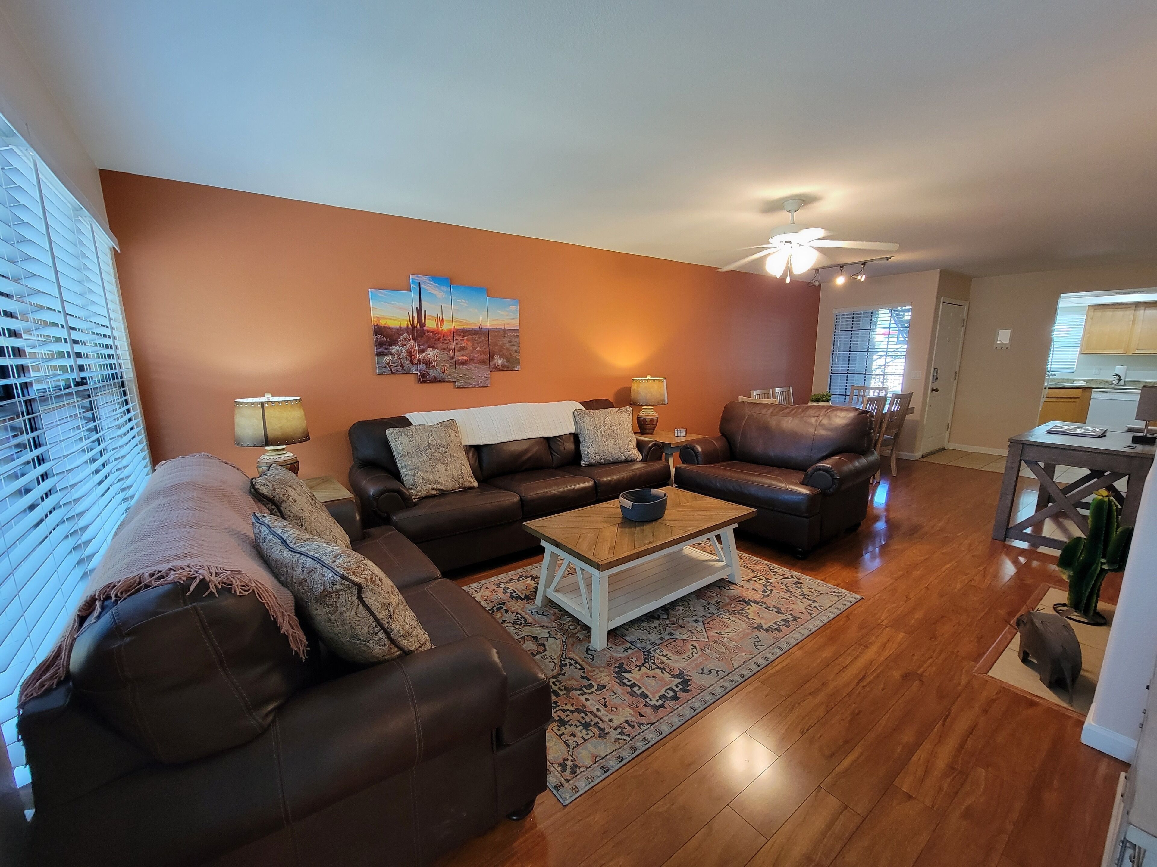 Een smart-tv en een dvd-speler