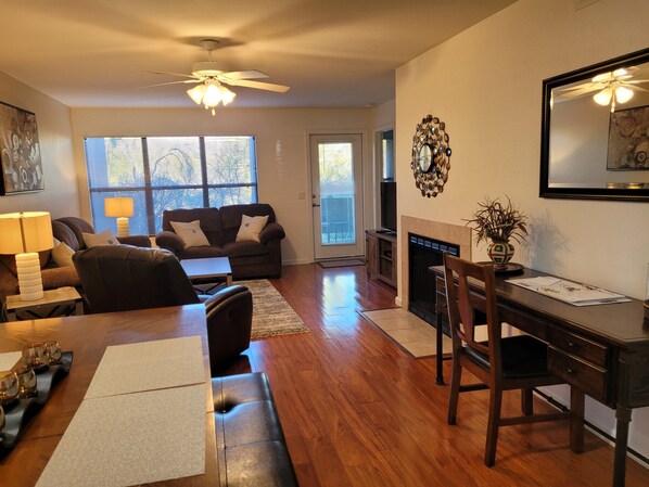 TV, caminetto, lettore DVD