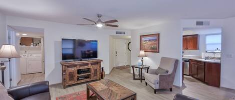 Smart TV, chimenea y reproductor de DVD