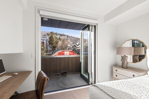 3 bedrooms, iron/ironing board, Internet, bed sheets - Luxury Ski-In/Ski-Out Condo at Town Lift and Main (Park City)