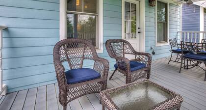 Carlton Landing! Charming Three Bedroom Cottage