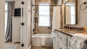 Combined shower/tub, hair dryer, towels
