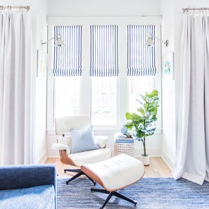 Smart TV, Netflix, DVD player, books