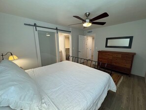 2 bedrooms, desk, iron/ironing board, free WiFi