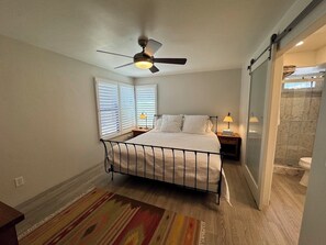 2 室のベッドルーム、デスク、アイロン / アイロン台、WiFi (無料)