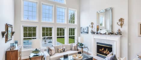 TV connectée, cheminée, chaßne hi-fi