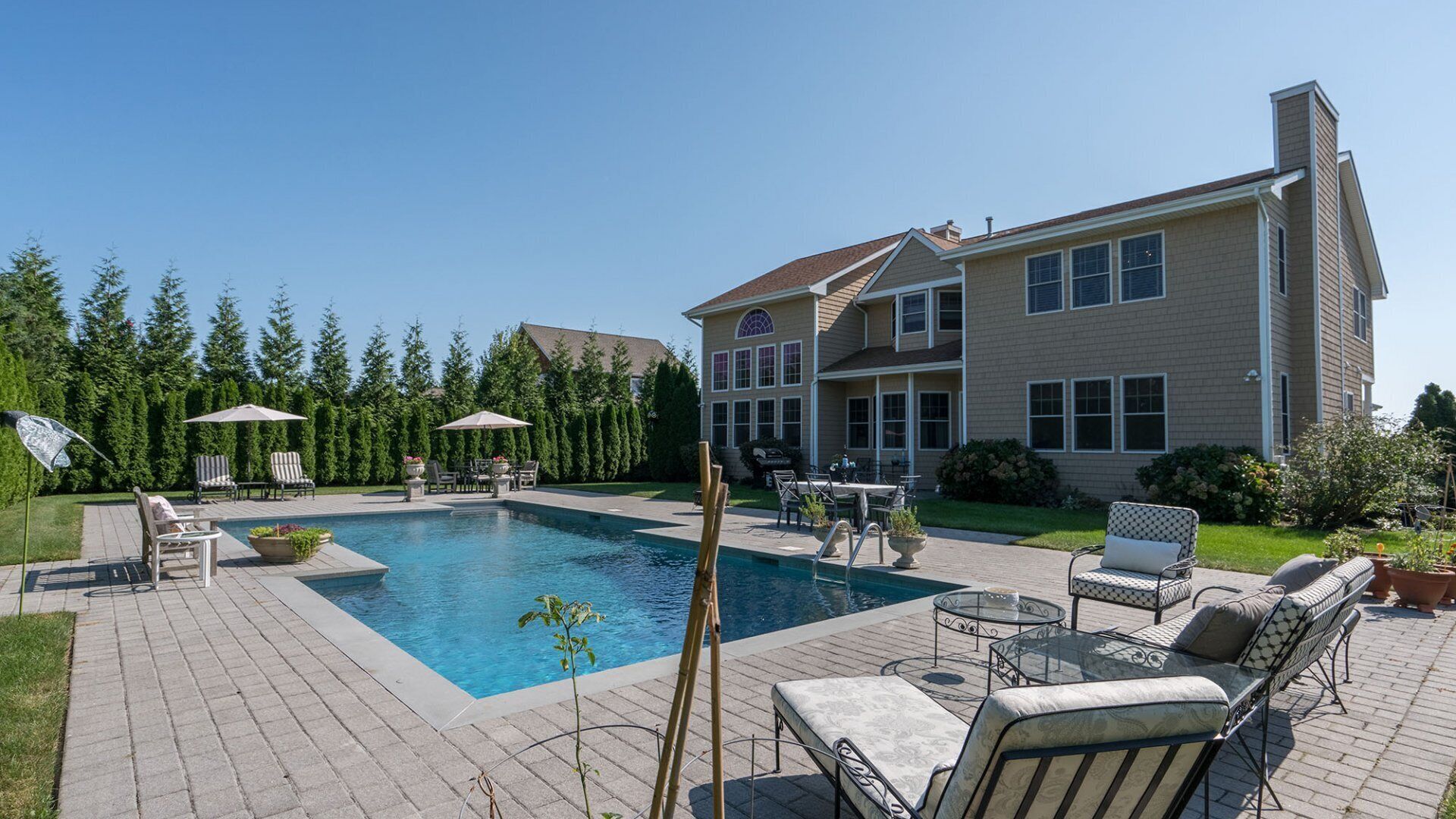 Een verwarmd zwembad