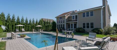 Een verwarmd zwembad