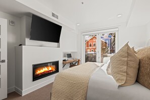 6 bedrooms, iron/ironing board, Internet, bed sheets - Luxury Ski-In/Ski-Out Condo at Town Lift and Main (Park City)