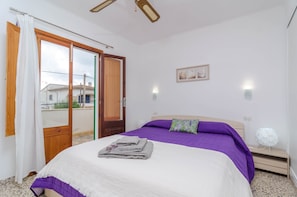 4 chambres, fer et planche à repasser, Wi-Fi gratuit, draps fournis