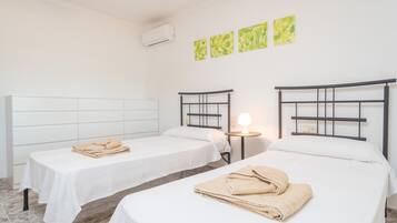 2 slaapkamers, een strijkplank/strijkijzer, gratis wifi, beddengoed