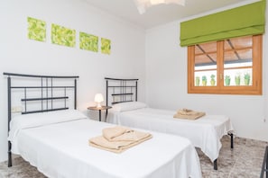 2 habitaciones, tabla de planchar con plancha y wifi gratis 