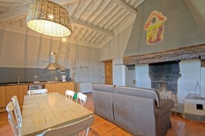 Dining - Beautiful apartment for 6 guests with A/C, pool, WIFI and panoramic view (Montegufoni)