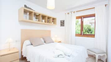 4 slaapkamers, een strijkplank/strijkijzer, gratis wifi, beddengoed