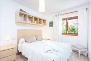 4 bedrooms, iron/ironing board, free WiFi, bed sheets