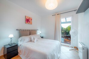 4 chambres, fer et planche à repasser, Wi-Fi gratuit, draps fournis