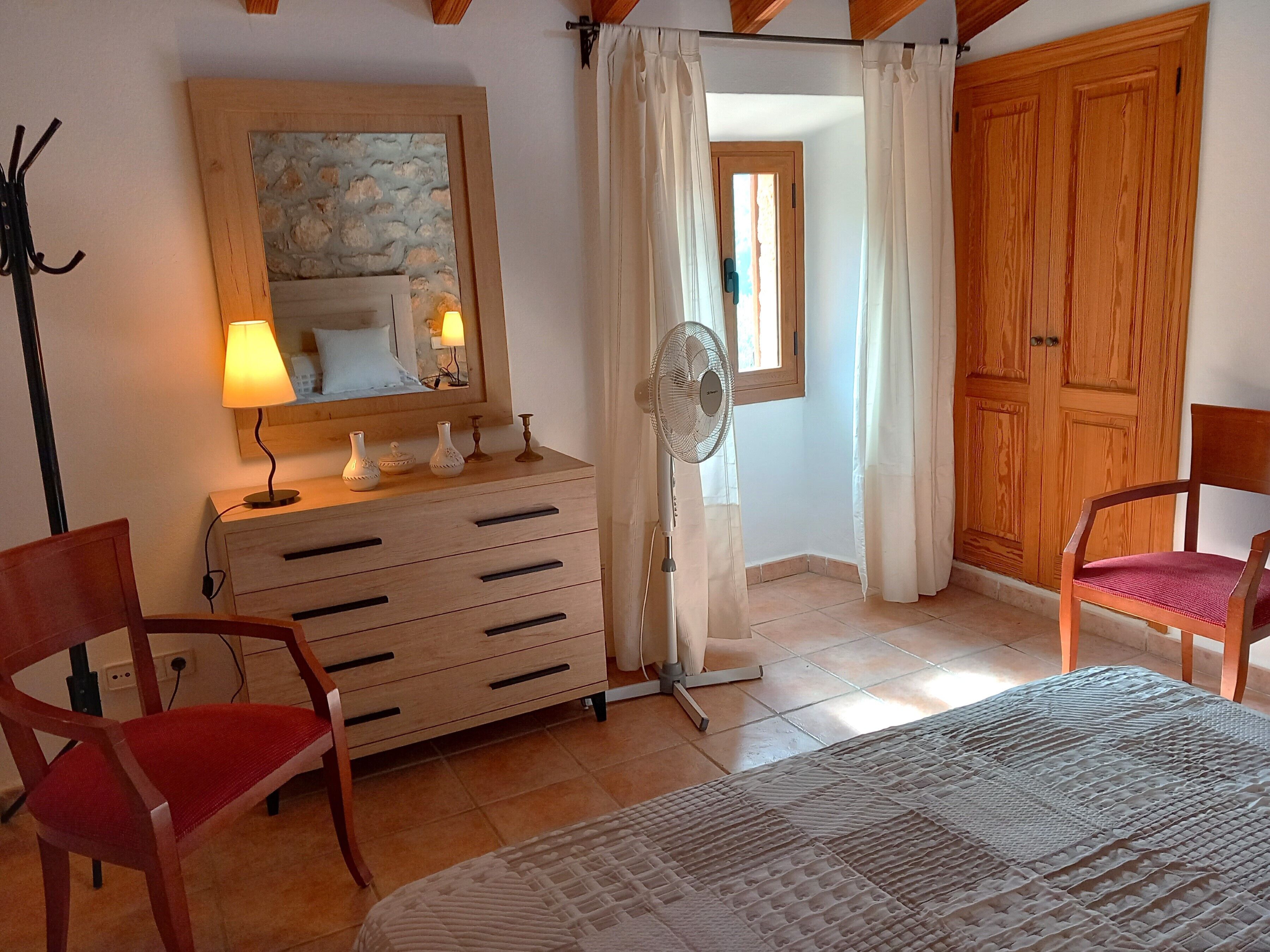 3 bedrooms, iron/ironing board, free WiFi, bed sheets