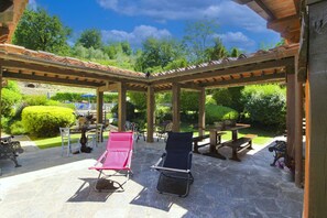 Outdoor dining - Lovely apartment for 6 people with WIFI and pets allowed (Terranuova Bracciolini)