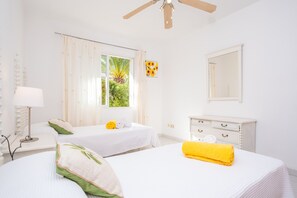 2 bedrooms, iron/ironing board, free WiFi, bed sheets - VILLA BERRY - Villa with private pool in Santa Ponça. Free WiFi (Santa Pon��a)