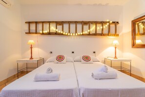 5 bedrooms, iron/ironing board, free WiFi, bed sheets