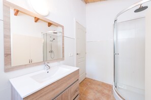 Shower, hair dryer, towels - CAN CAPET - Villa with private pool in Andratx. Free WiFi (Andratx)