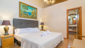 2 slaapkamers, een strijkplank/strijkijzer, gratis wifi, beddengoed