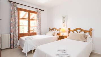 4 dormitorios, tabla de planchar con plancha, wifi gratis y ropa de cama
